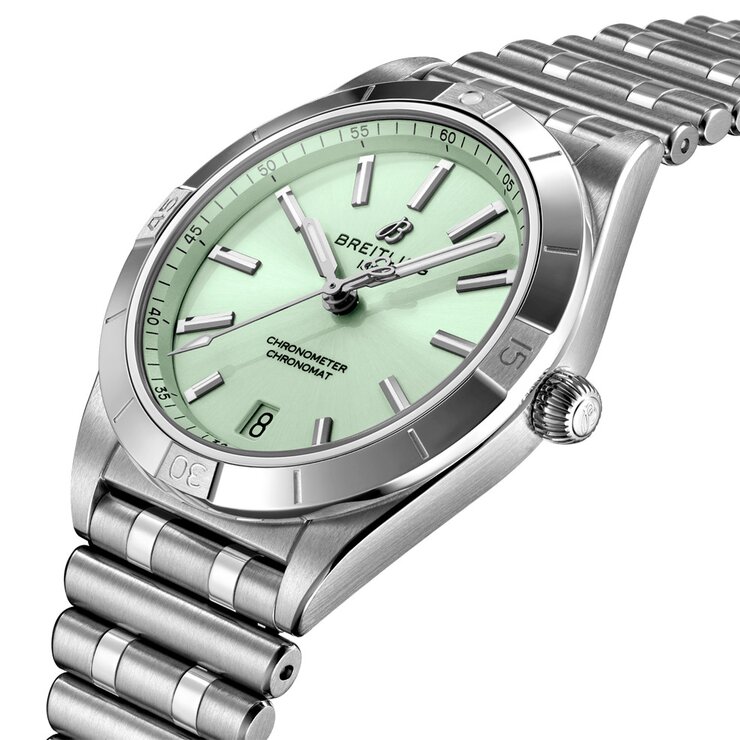 Breitling horloge met een kast in staal, met een wijzerplaat in het groen en een diameter van 36