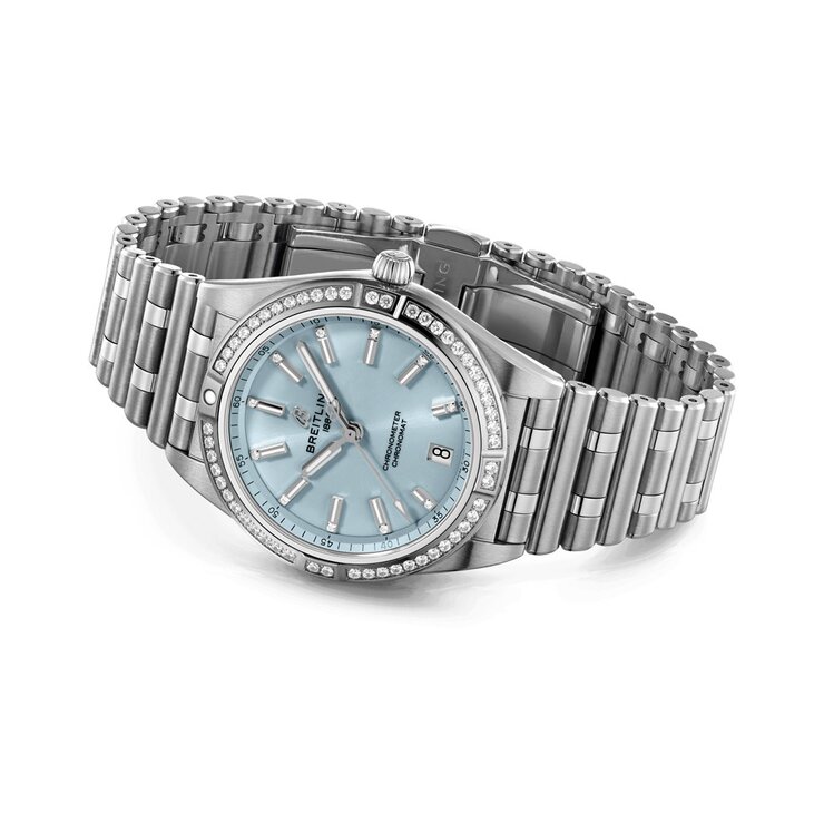Breitling horloge met een kast in staal, met een wijzerplaat in het blauw met briljant en een diameter van 36