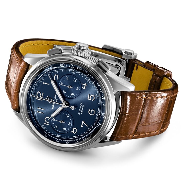 Breitling horloge met een kast in staal, met een wijzerplaat in het blauw en een diameter van 42