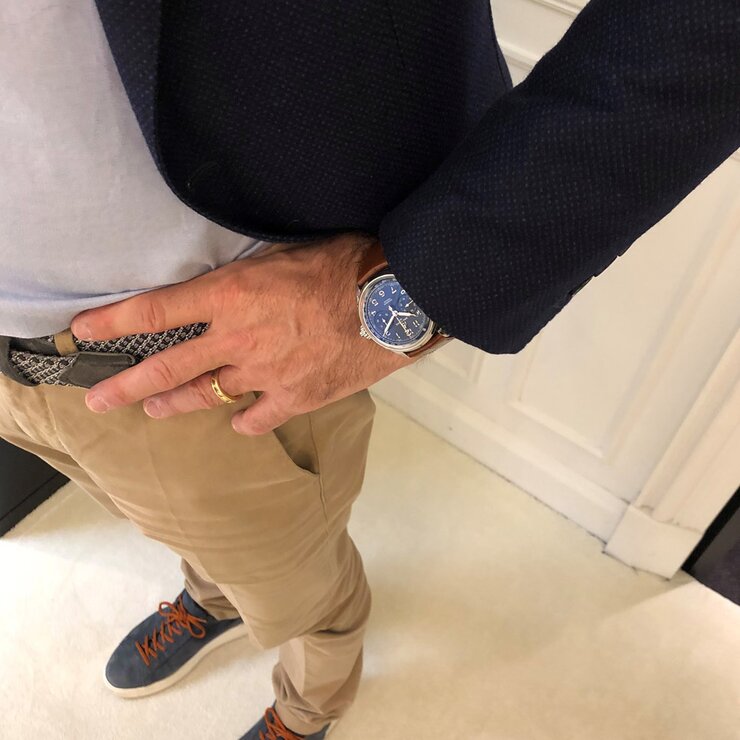 Breitling horloge met een kast in staal, met een wijzerplaat in het blauw en een diameter van 42