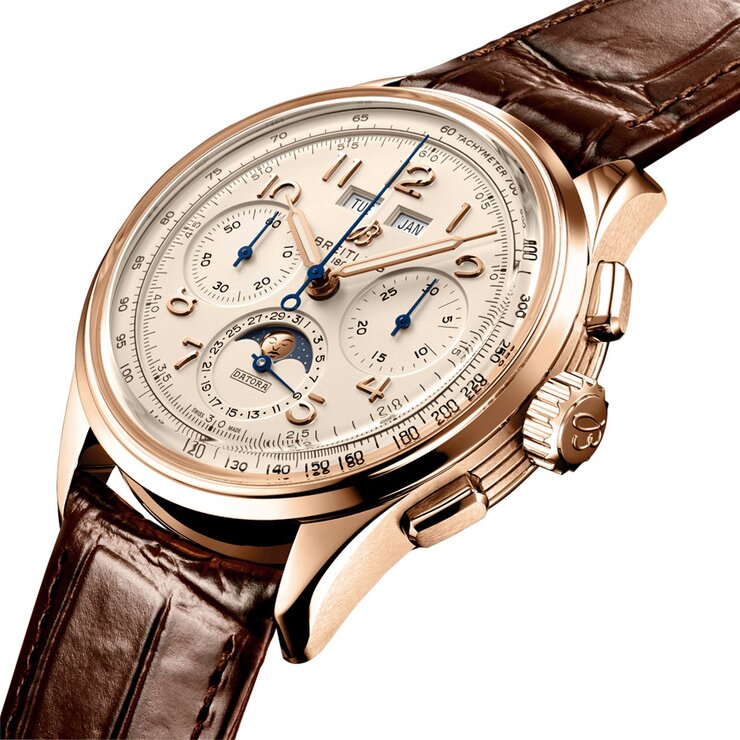 Breitling horloge met een kast in rosé goud, met een wijzerplaat in het beige en een diameter van 42