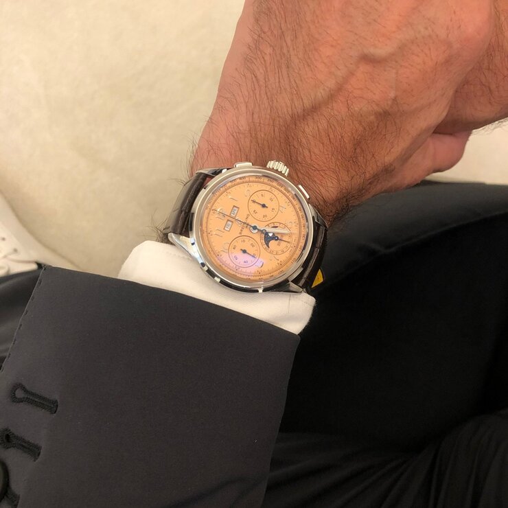 Breitling horloge met een kast in staal, met een wijzerplaat in het rosé en een diameter van 42 mm