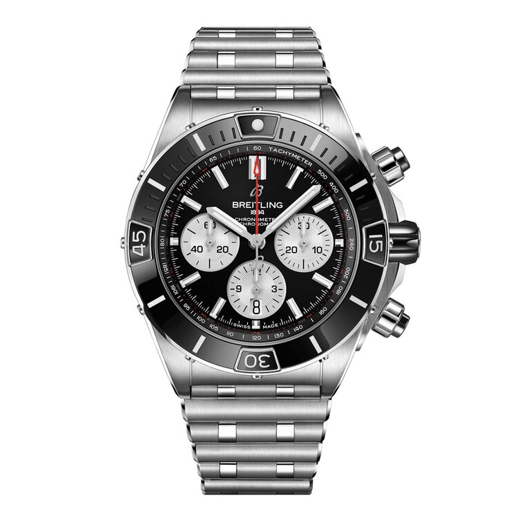 montre Breitling avec un boîtier en acier, un cadran noir et un diamètre de 44