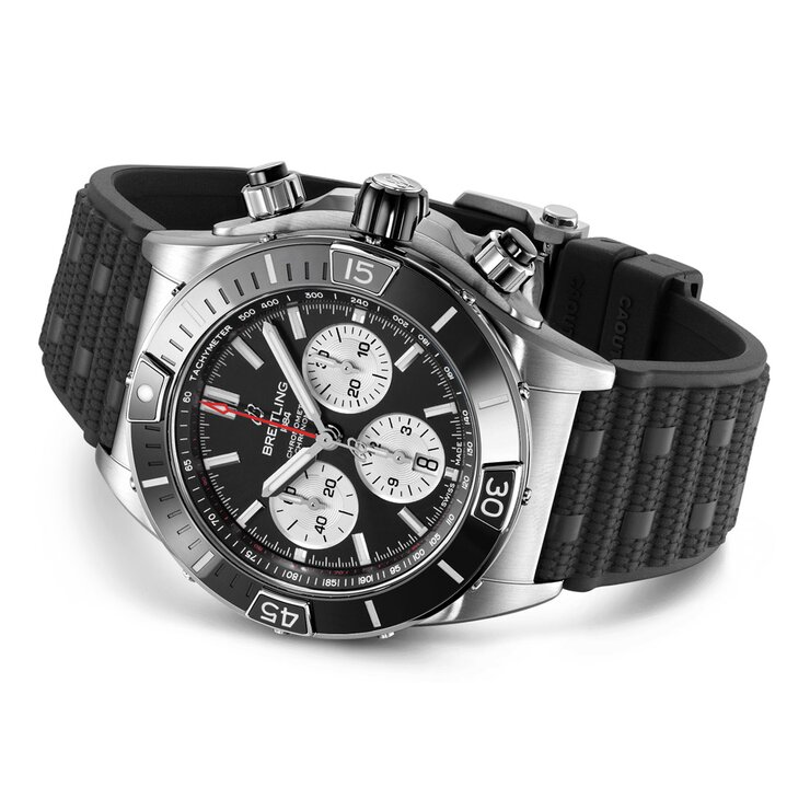 Breitling horloge met een kast in staal, met een wijzerplaat in het zwart en een diameter van 44