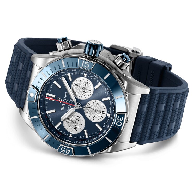 Breitling horloge met een kast in staal, met een wijzerplaat in het blauw en een diameter van 44 mm