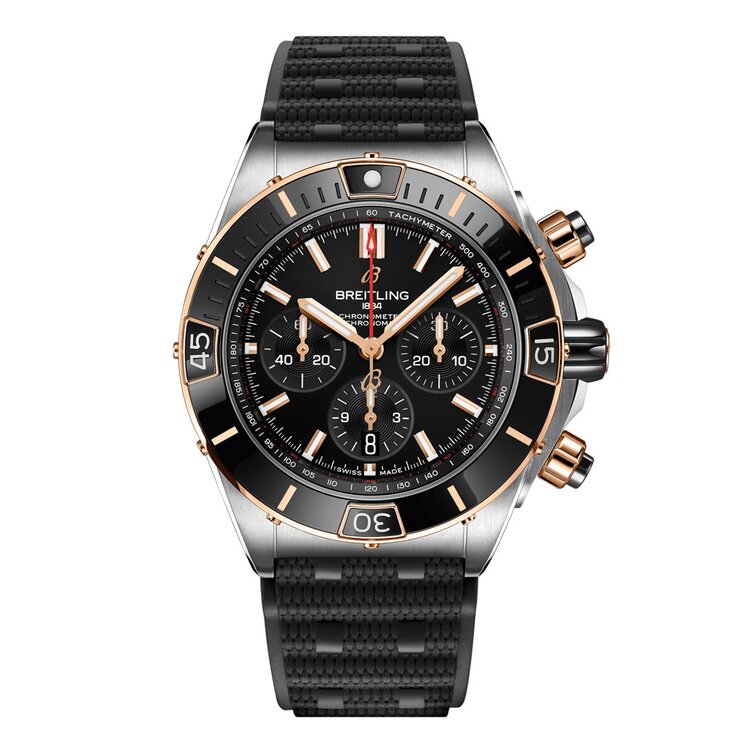 Breitling horloge met een kast in rosé goud op staal, met een wijzerplaat in het zwart en een diameter van 44 mm