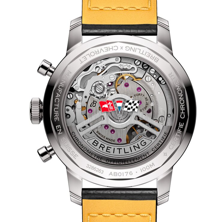 Breitling horloge met een kast in staal, met een wijzerplaat in het rood en een diameter van 41 mm