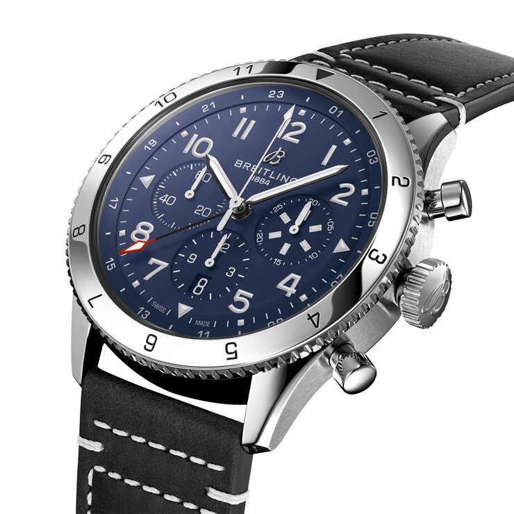 Breitling horloge met een kast in staal, met een wijzerplaat in het blauw en een diameter van 46 mm