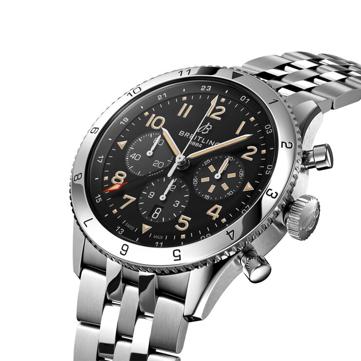Breitling horloge met een kast in staal, met een wijzerplaat in het zwart en een diameter van 46