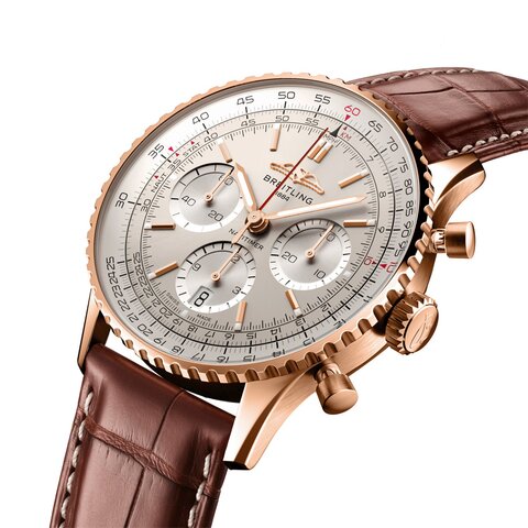 Breitling horloge met een kast in rosé goud, met een wijzerplaat in het beige en een diameter van 41 mm