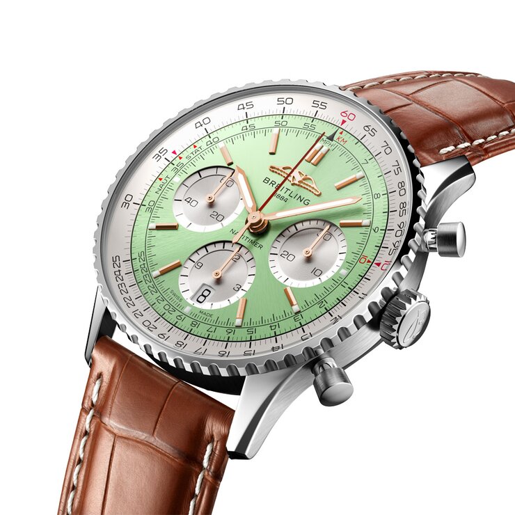 Breitling horloge met een kast in staal, met een wijzerplaat in het groen en een diameter van 41