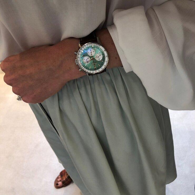 Breitling horloge met een kast in staal, met een wijzerplaat in het groen en een diameter van 41