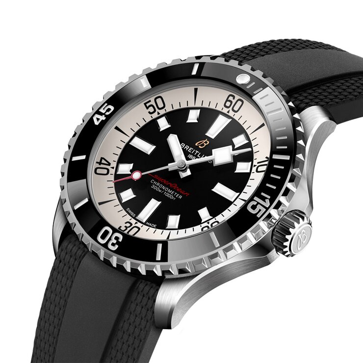 Breitling horloge met een kast in keramiek op staal, met een wijzerplaat in het zwart en een diameter van 46 mm