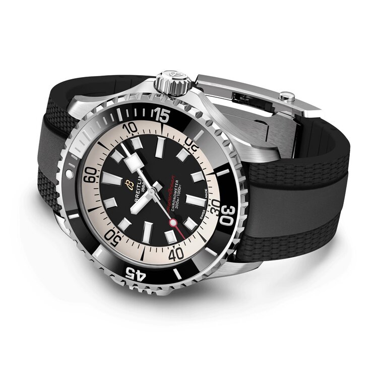 Breitling horloge met een kast in keramiek op staal, met een wijzerplaat in het zwart en een diameter van 46 mm