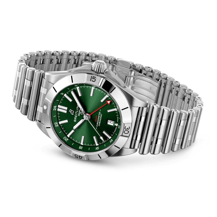 Breitling horloge met een kast in staal, met een wijzerplaat in het groen en een diameter van 40