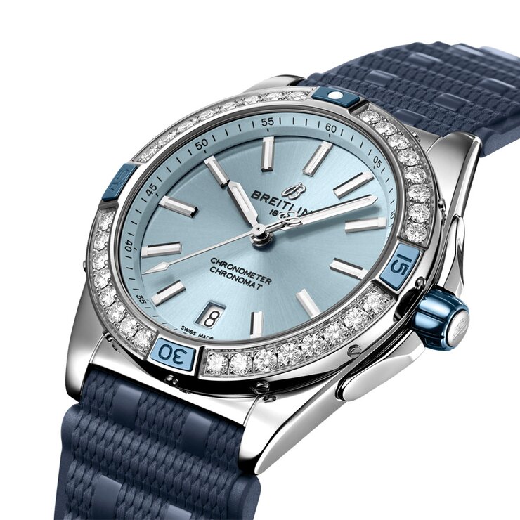 Breitling horloge met een kast in staal, met een wijzerplaat in het blauw en een diameter van 38 mm