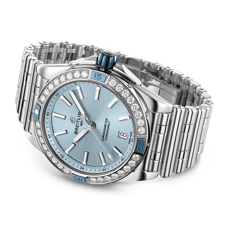 Breitling horloge met een kast in staal, met een wijzerplaat in het blauw en een diameter van 38 mm