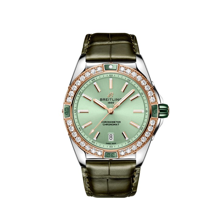 Breitling horloge met een kast in rosé goud op staal, met een wijzerplaat in het groen en een diameter van 38