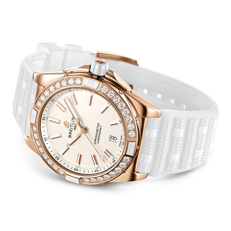 Breitling horloge met een kast in rosé goud, met een wijzerplaat in het wit en een diameter van 38