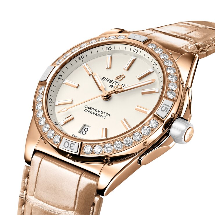 Breitling horloge met een kast in rosé goud, met een wijzerplaat in het wit en een diameter van 38 mm