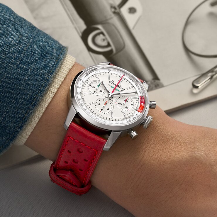 Breitling horloge met een kast in staal, met een wijzerplaat in het wit en een diameter van 41