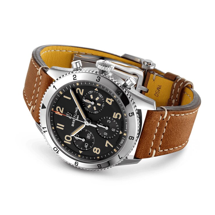 Breitling horloge met een kast in staal, met een wijzerplaat in het zwart en een diameter van 42