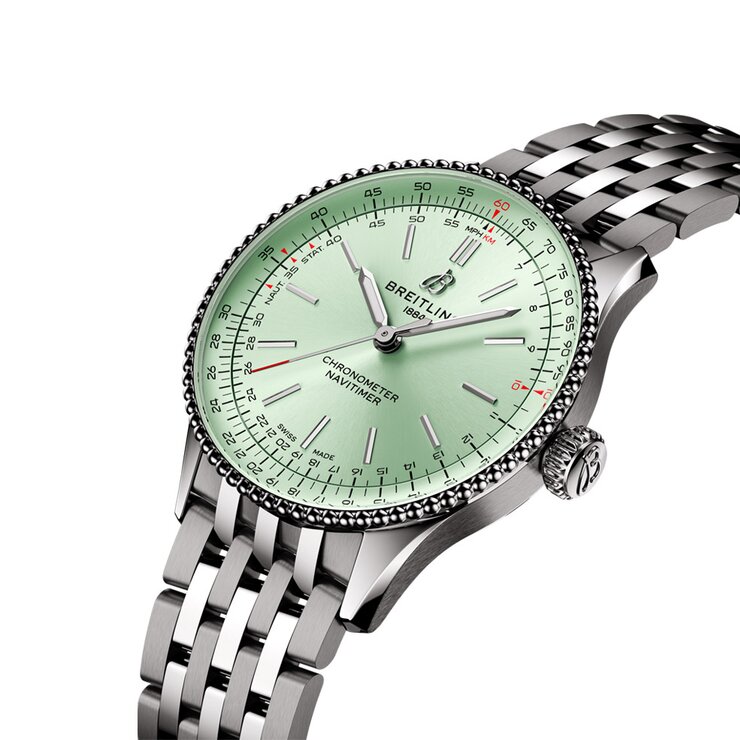 Breitling horloge met een kast in staal, met een wijzerplaat in het groen en een diameter van 36 mm