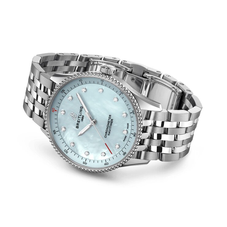 Breitling horloge met een kast in staal, met een wijzerplaat in het blauw met briljant en een diameter van 32