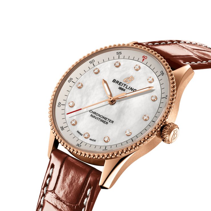 Breitling horloge met een kast in rosé goud, met een wijzerplaat in het parelmoer met  briljant en een diameter van 32