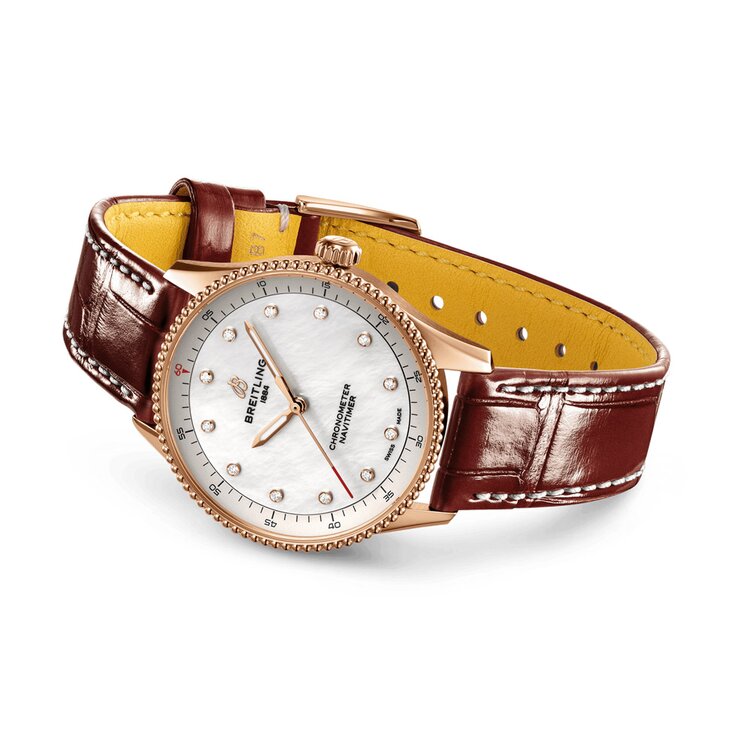 Breitling horloge met een kast in rosé goud, met een wijzerplaat in het parelmoer met  briljant en een diameter van 32
