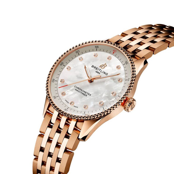 Breitling horloge met een kast in rosé goud, met een wijzerplaat in het parelmoer met  briljant en een diameter van 32