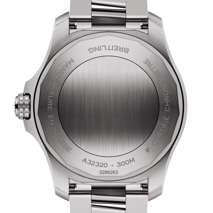 Breitling horloge met een kast in staal, met een wijzerplaat in het blauw en een diameter van 44 mm