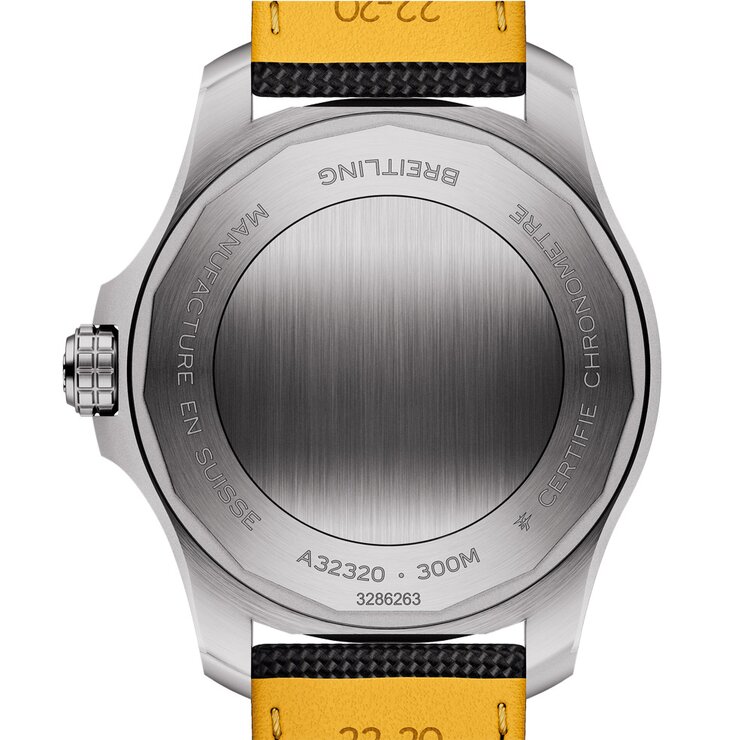 Breitling horloge met een kast in staal, met een wijzerplaat in het zwart en een diameter van 44