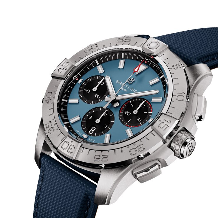 Breitling horloge met een kast in staal, met een wijzerplaat in het blauw en een diameter van 44 mm