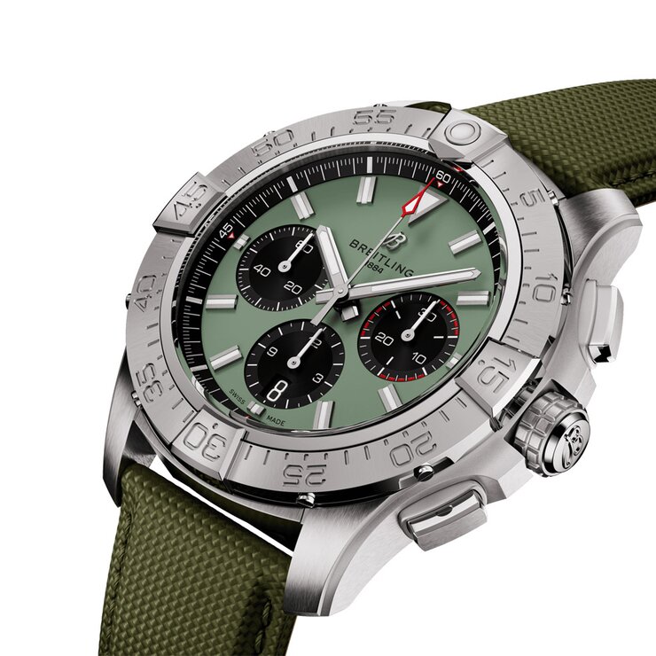 Breitling horloge met een kast in staal, met een wijzerplaat in het groen en een diameter van 44