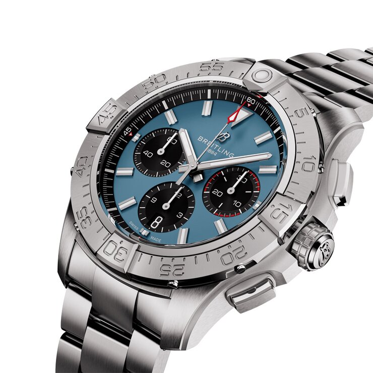 Breitling horloge met een kast in staal, met een wijzerplaat in het blauw en een diameter van 44 mm