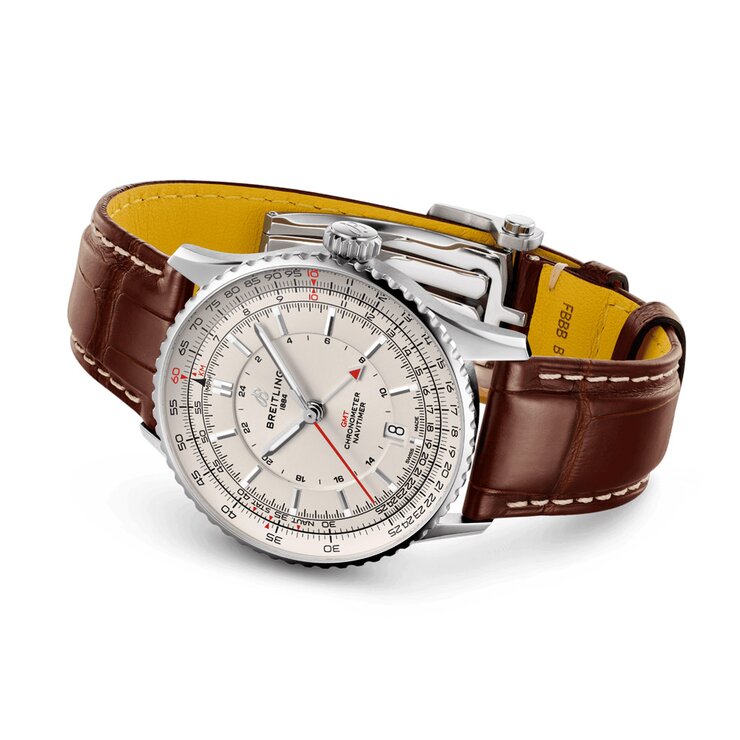montre Breitling avec un boîtier en acier, un cadran argent et un diamètre de 41