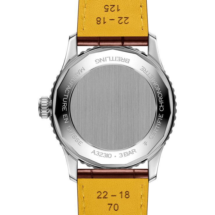 montre Breitling avec un boîtier en acier, un cadran argent et un diamètre de 41