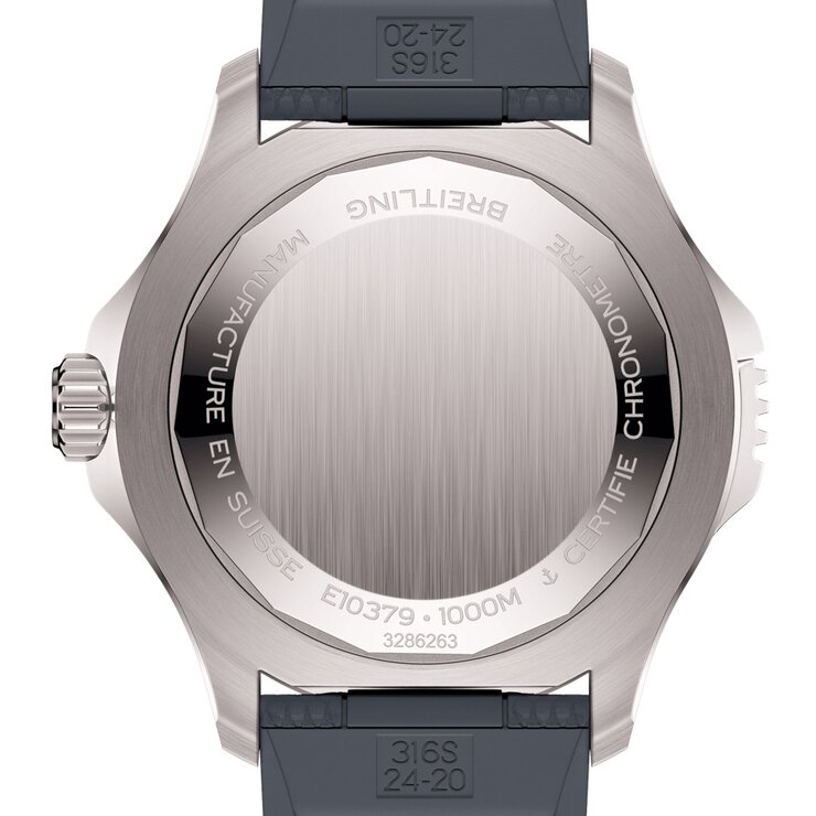 Breitling horloge met een kast in titanium, met een wijzerplaat in het blauw en een diameter van 46 mm