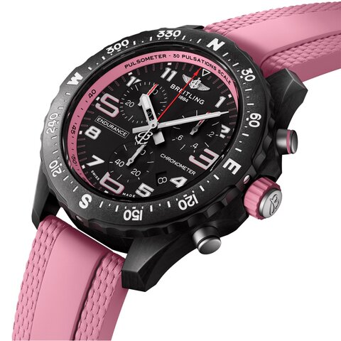 Breitling horloge met een kast in breitlight, met een wijzerplaat in het zwart en een diameter van 38 mm