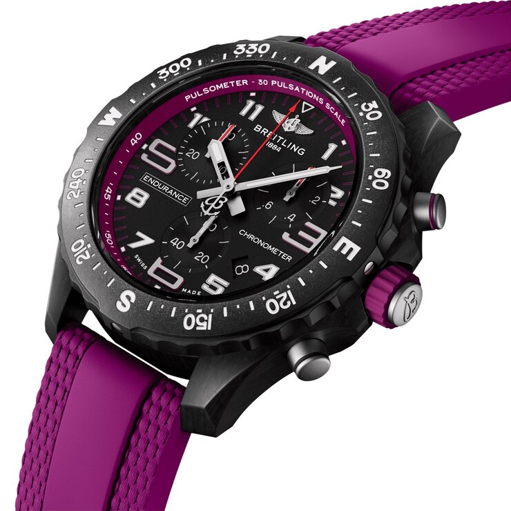 Breitling horloge met een kast in breitlight, met een wijzerplaat in het zwart en een diameter van 38 mm
