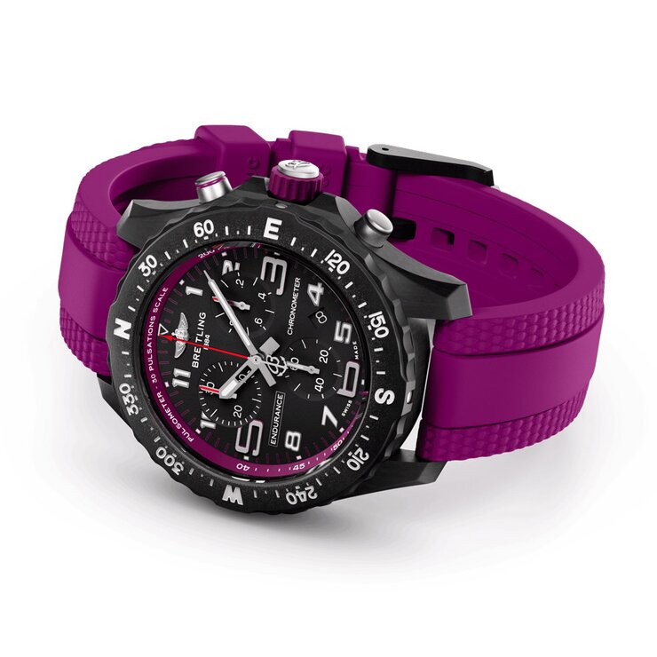 Breitling horloge met een kast in breitlight, met een wijzerplaat in het zwart en een diameter van 38 mm