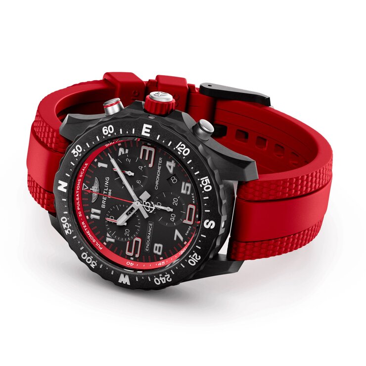 montre Breitling avec un boîtier en breitlight, un cadran noir et un diamètre de 38