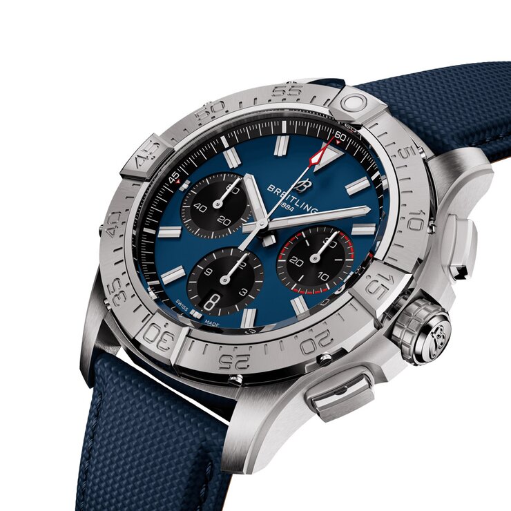 Breitling horloge met een kast in staal, met een wijzerplaat in het blauw en een diameter van 42
