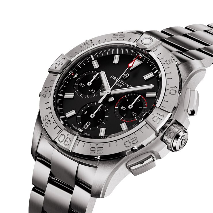 Breitling horloge met een kast in staal, met een wijzerplaat in het zwart en een diameter van 42 mm