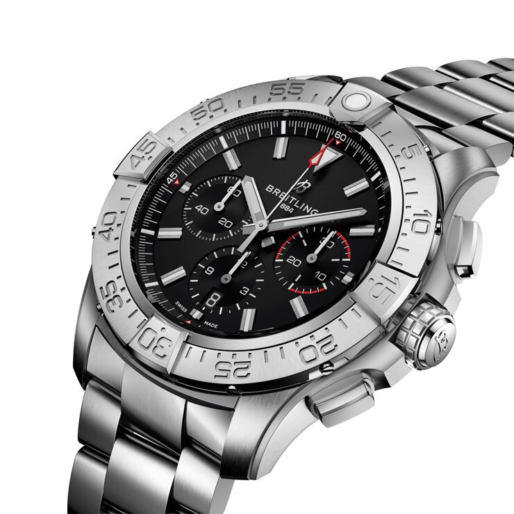 Breitling horloge met een kast in titanium, met een wijzerplaat in het zwart en een diameter van 46 mm