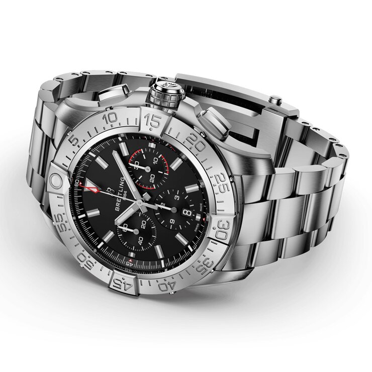 Breitling horloge met een kast in titanium, met een wijzerplaat in het zwart en een diameter van 46 mm