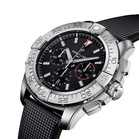 Breitling horloge met een kast in titanium, met een wijzerplaat in het zwart en een diameter van 46 mm