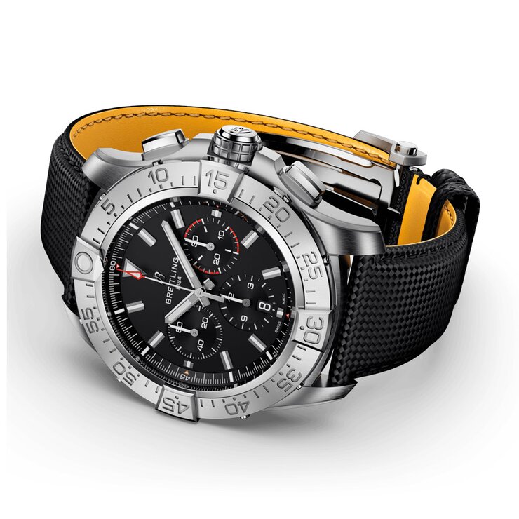 Breitling horloge met een kast in titanium, met een wijzerplaat in het zwart en een diameter van 46