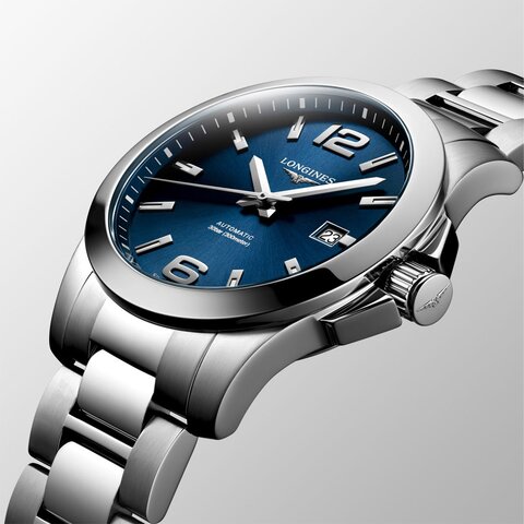 Longines horloge met een kast in staal, met een wijzerplaat in het blauw en een diameter van 41 mm